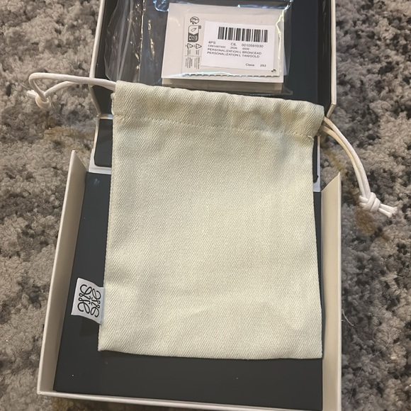 Loewe Small Anagram strap in Calfskin and Brass - Picture 6 of 7